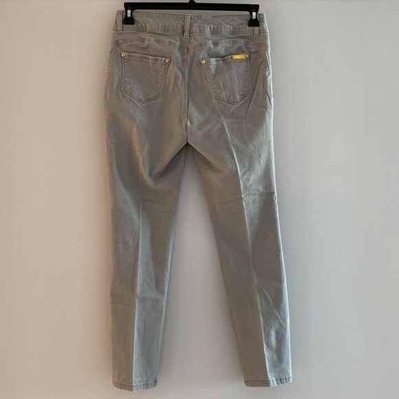 Iman gray jeggings. 10 short
C - Picture 14 of 14